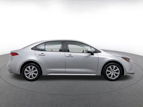 Used 2025 Toyota Corolla LE FWD image 10
