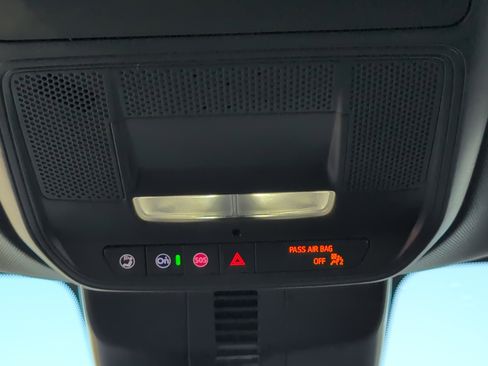 Used 2025 GMC Acadia Elevation image 13