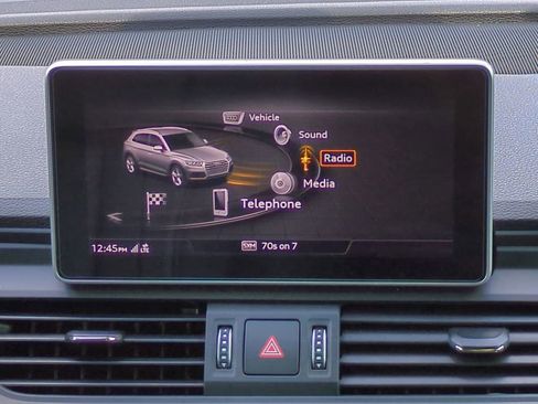 Used 2020 Audi Q5 2.0T Titanium Premium Plus w/ Premium Plus Package image 17