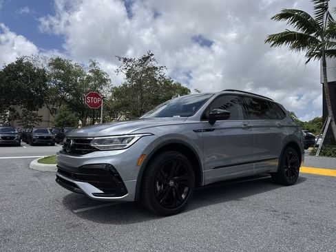 Used 2023 Volkswagen Tiguan SE R-Line image 28