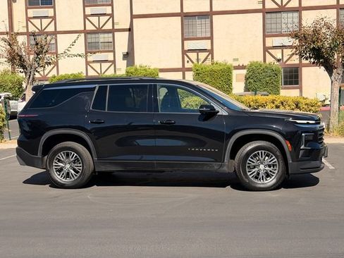 Used 2024 Chevrolet Traverse LT AWD/4WD image 4