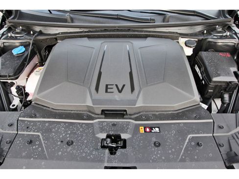 Used 2025 Hyundai Ioniq 5 SEL image 32