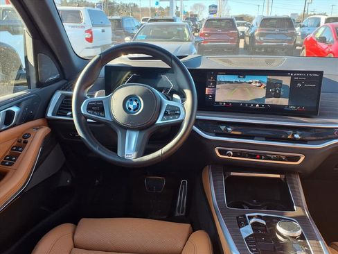 Used 2025 BMW X5 xDrive50e w/ M Sport Package image 9