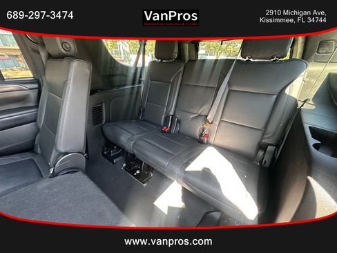 Used 2023 Chevrolet Suburban LT image 15