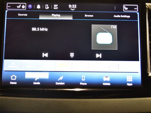 Used 2023 Chrysler Pacifica Touring-L FWD image 26