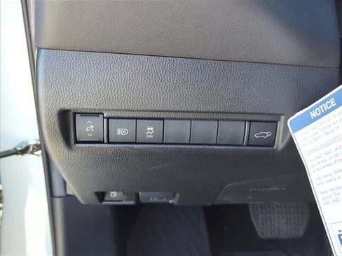 Certified 2022 Toyota Venza XLE image 15