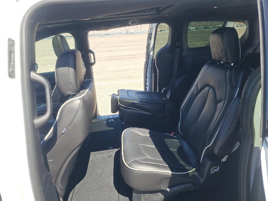 Used 2026 Chrysler Pacifica Limited AWD/4WD image 5