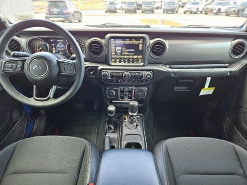 Used 2023 Jeep Gladiator Sport S image 15