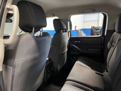 Used 2024 Nissan Frontier SV AWD/4WD image 17