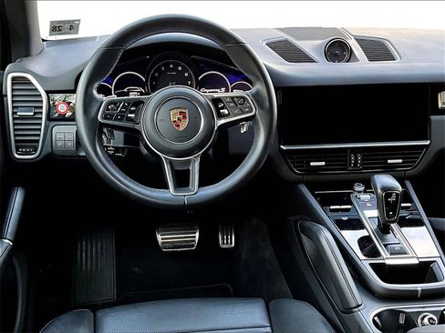 Certified 2023 Porsche Cayenne S Platinum image 11