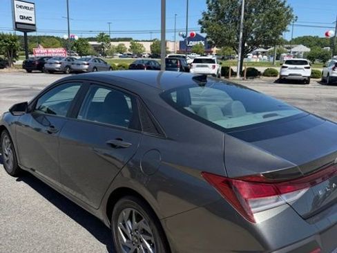 Used 2024 Hyundai Elantra SEL FWD image 13