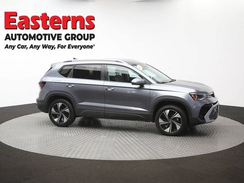 Used 2025 Volkswagen Taos SE AWD/4WD image 45