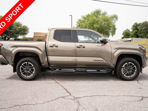 Certified 2025 Toyota Tacoma TRD Sport RWD image 9