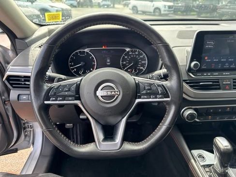 Used 2023 Nissan Altima 2.5 SR FWD image 11