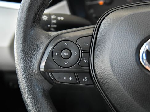 Used 2025 Toyota Corolla LE w/ LE Premium Package FWD image 32