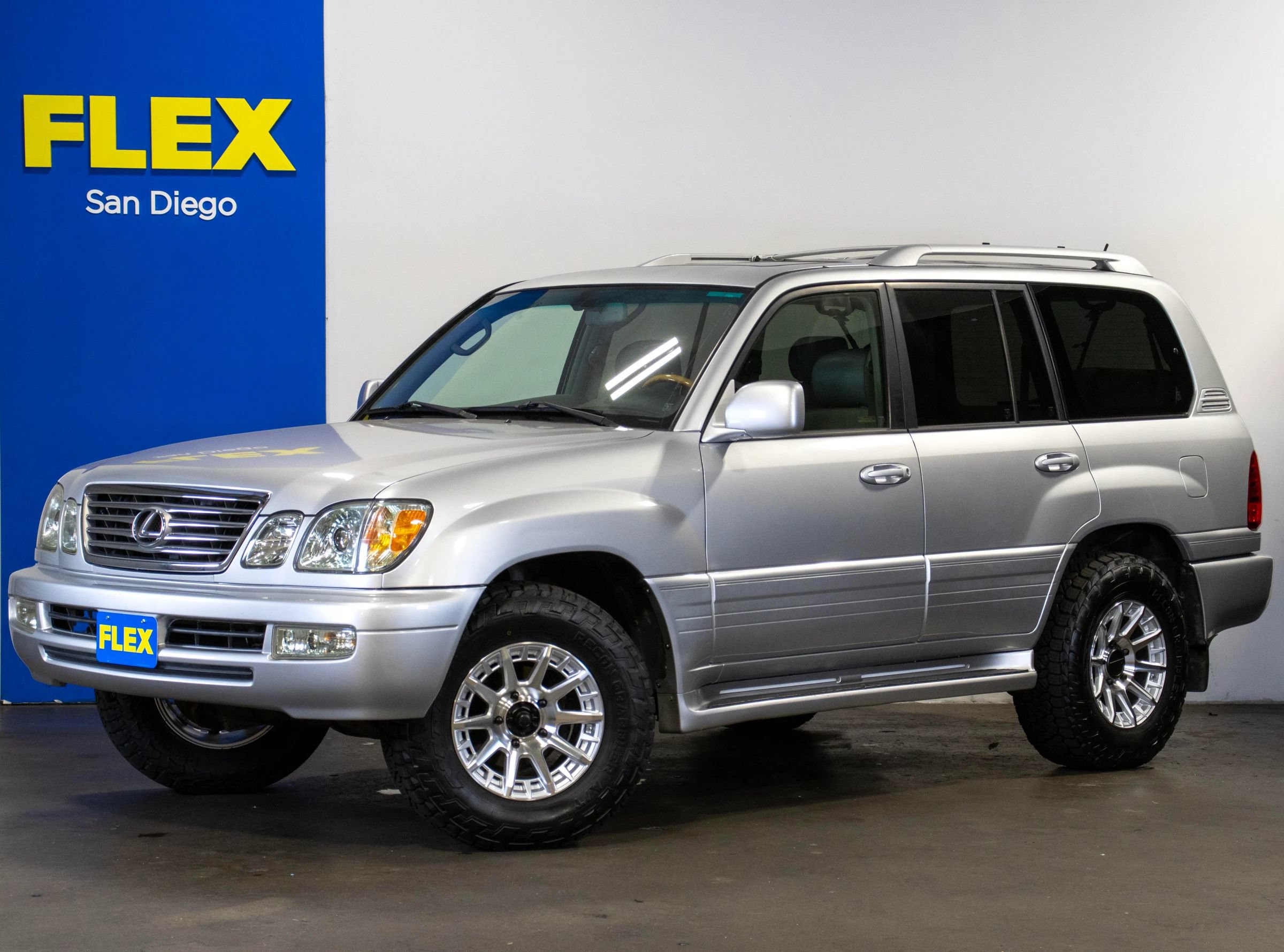 Used 2006 Lexus LX 470 4WD w/ Preferred Accessory Pkg image 1