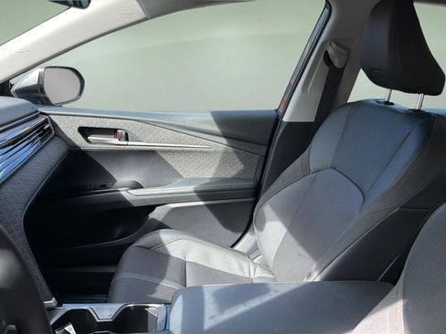 Used 2025 Toyota Camry XLE image 12