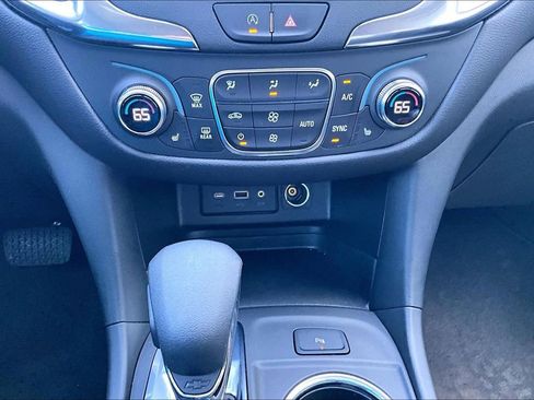 Used 2023 Chevrolet Equinox LT image 11