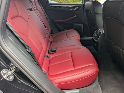 Used 2025 Porsche Macan AWD/4WD image 29