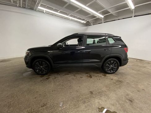 Used 2022 Volkswagen Taos S image 3