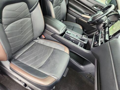 Used 2023 Nissan Pathfinder Platinum AWD/4WD image 11