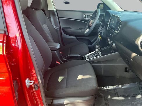 Used 2025 Hyundai Venue SE FWD image 8