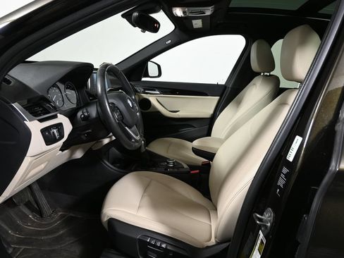 Used 2019 BMW X1 xDrive28i w/ Convenience Package AWD/4WD image 3