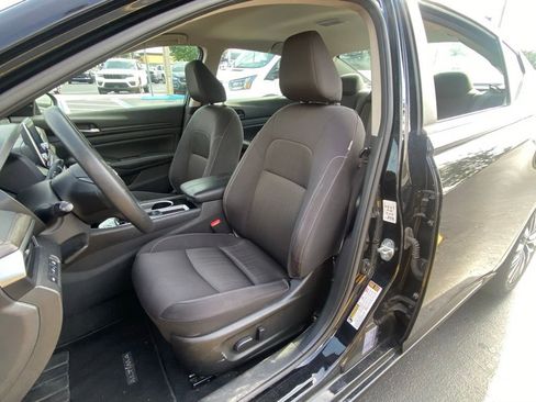 Used 2024 Nissan Altima 2.5 SV FWD image 15