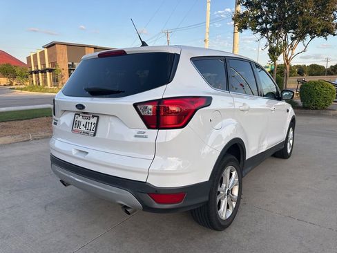 Used 2019 Ford Escape SE FWD image 6