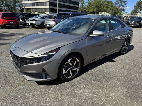 Used 2023 Hyundai Elantra Limited image 3