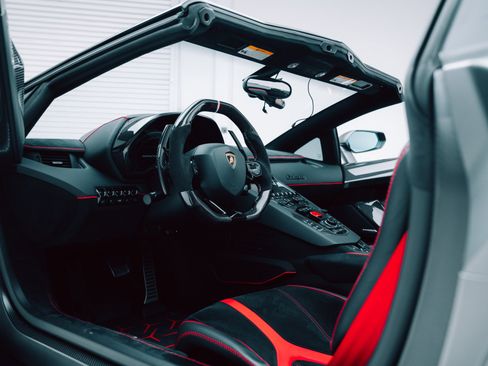 Used 2020 Lamborghini Aventador SVJ image 42