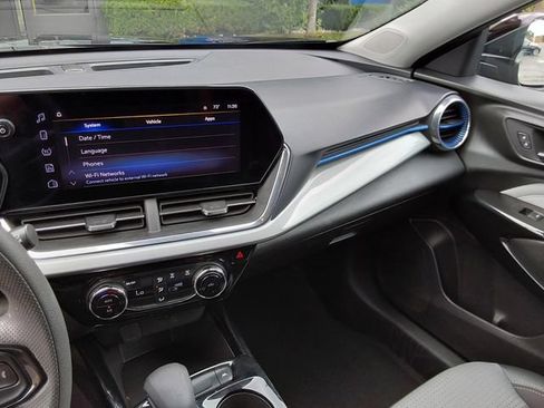 Used 2025 Chevrolet Trax LT FWD image 28