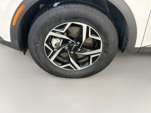 Used 2025 Kia Sportage LX image 11