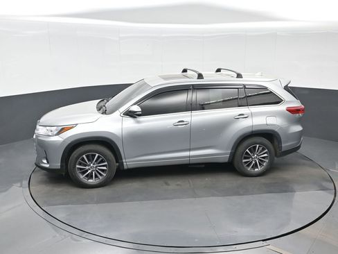 Used 2018 Toyota Highlander XLE FWD image 18