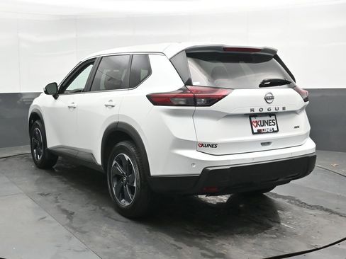 Used 2025 Nissan Rogue SV image 9