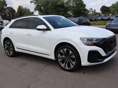 Used 2024 Audi Q8 Prestige w/ Prestige Package AWD/4WD image 3