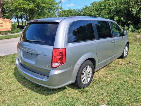 Used 2018 Dodge Grand Caravan SXT FWD image 6