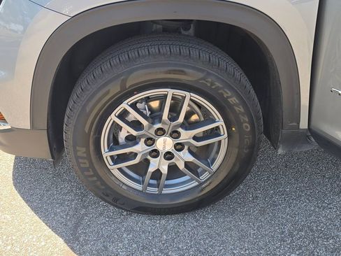 Used 2025 GMC Acadia Elevation image 27