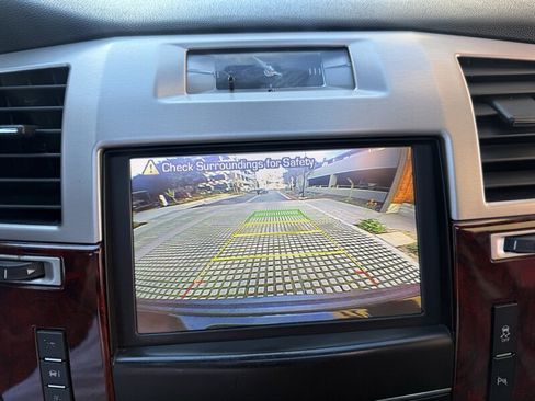 Used 2013 Cadillac Escalade Premium image 26