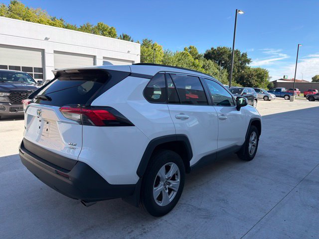 Used 2021 Toyota RAV4 XLE AWD/4WD image 3