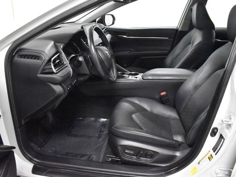 Used 2022 Toyota Camry XSE w/ Cold Weather Package image 12