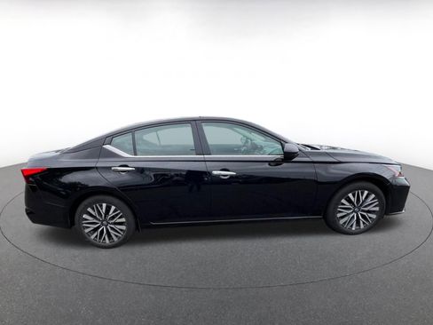 Used 2025 Nissan Altima 2.5 SV FWD image 16