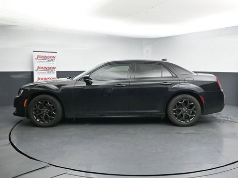 Used 2022 Chrysler 300 Touring L w/ Comfort Group AWD/4WD image 5