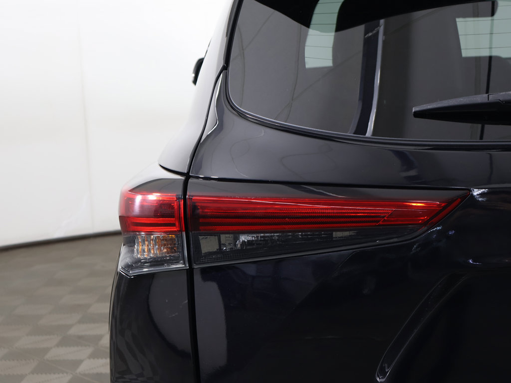 Used 2021 Toyota Highlander XSE AWD/4WD image 16