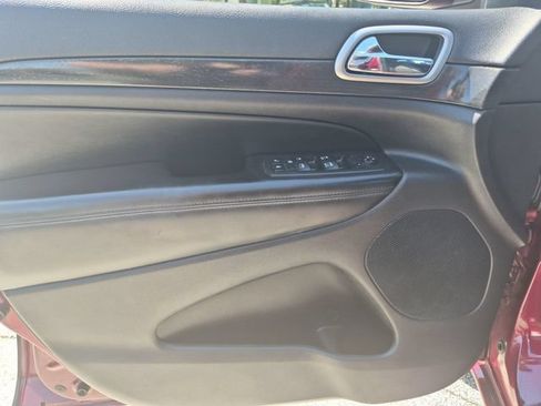 Used 2017 Jeep Grand Cherokee Altitude AWD/4WD image 9