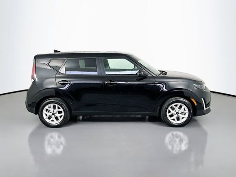 Used 2025 Kia Soul LX w/ LX Technology Package FWD image 8