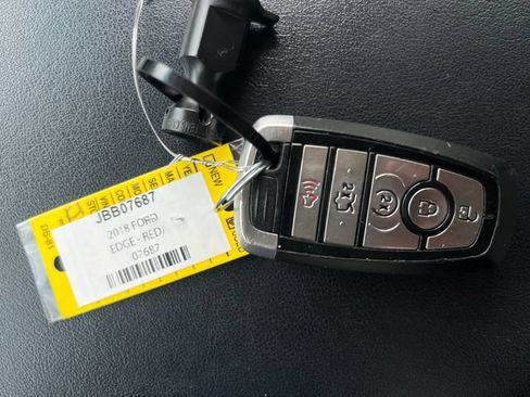 Used 2018 Ford Edge Titanium w/ Technology Package FWD image 41