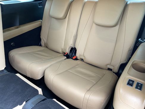 Used 2024 Mercedes-Benz GLS 450 4MATIC image 16