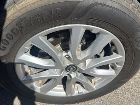 Used 2020 Nissan Rogue S w/ Special Edition Package FWD image 15