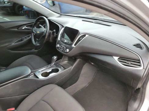 Used 2019 Chevrolet Malibu RS FWD image 14